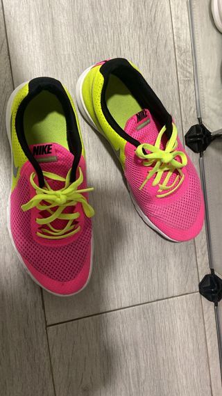 Deportivas Nike Rosa y Amarillo Talla X