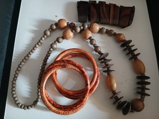 Bigiotteria naturale in legno