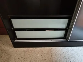 Armario puertas correderas madera y cristal