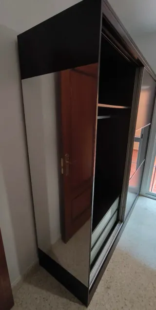 Armario puertas correderas madera y cristal