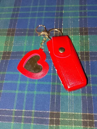 Portachiavi con nome Laura e cuore specchio