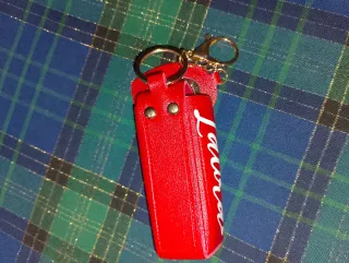 Portachiavi con nome Laura e cuore specchio