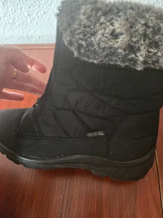 Botas de nieve negras con cremallera y pelo