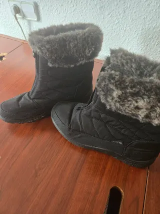 Botas de nieve negras con cremallera y pelo