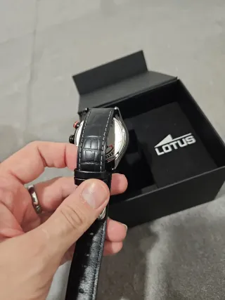 Reloj Lotus 2025 Negro y Rojo