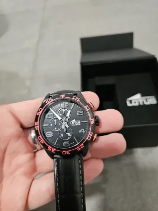 Reloj Lotus 2025 Negro y Rojo