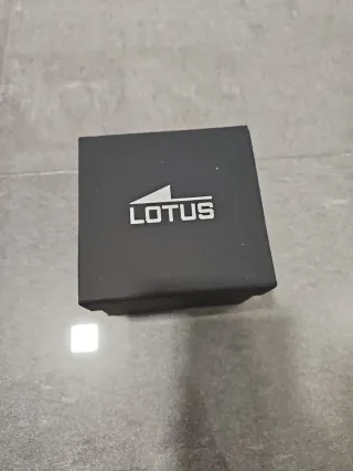 Reloj Lotus 2025 Negro y Rojo