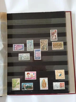 Álbum de sellos de España. Más dos archivadores.