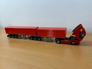 Miniatura Camión IVECO STRALIS Rojo