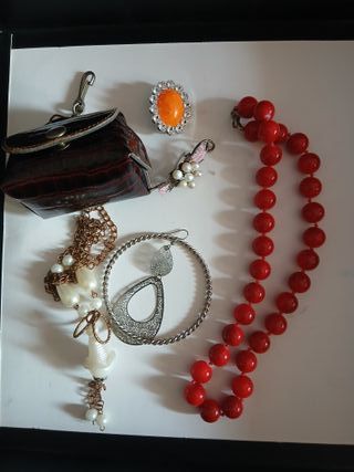 Bigiotteria mista: collana, orecchini, spilla