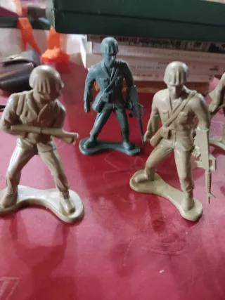 8 Soldados de Plástico