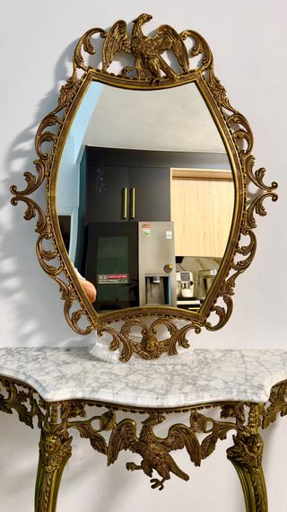 Mesa consola y espejo bronce águilas