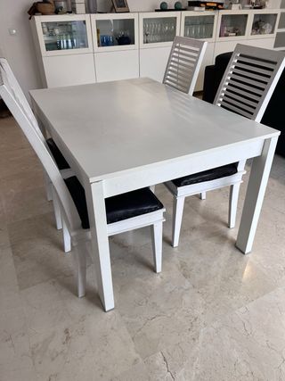 Conjunto mesa y 4 sillas