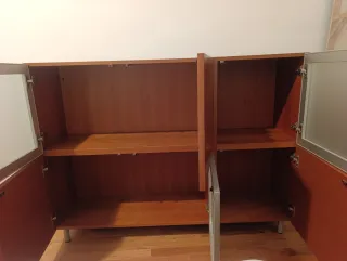 Mueble madera y cristal