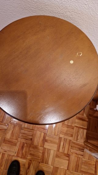 Mesa auxiliar redonda de madera
