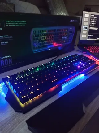 Teclado Mecánico Oversteel Iron RGB - Español