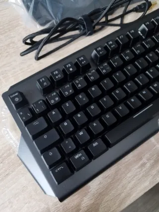 Teclado Mecánico Oversteel Iron RGB - Español