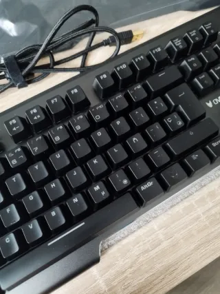 Teclado Mecánico Oversteel Iron RGB - Español