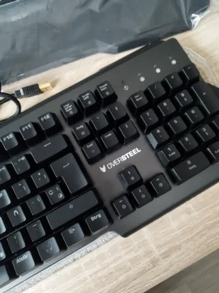 Teclado Mecánico Oversteel Iron RGB - Español