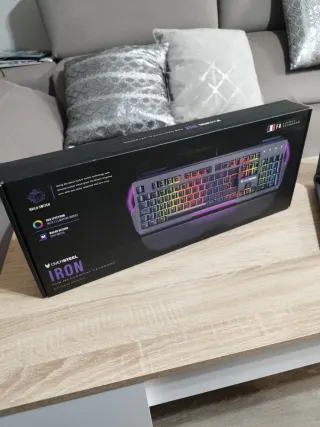 Teclado Mecánico Oversteel Iron RGB - Español
