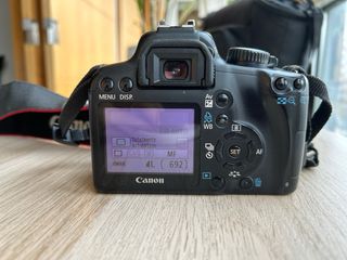 Canon EOS 1000D + 2 objetivos + accesorios