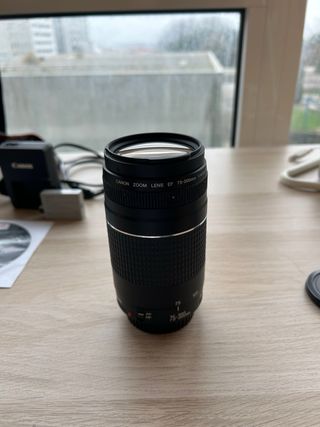 Canon EOS 1000D + 2 objetivos + accesorios