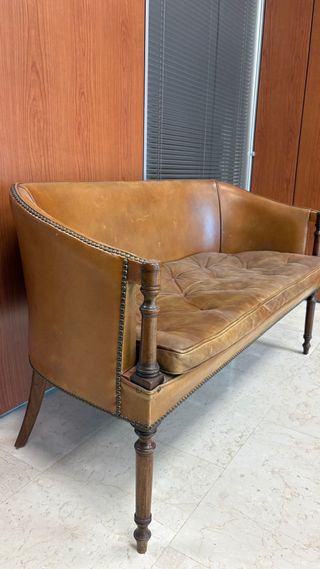Sofá pequeño de cuero