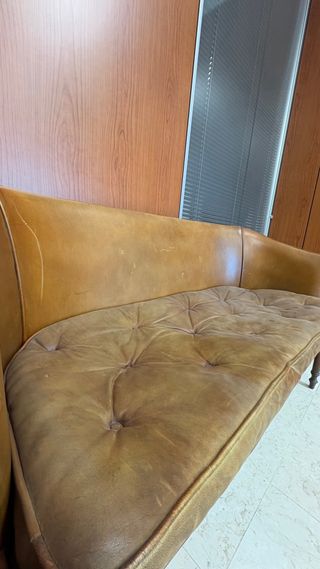 Sofá pequeño de cuero