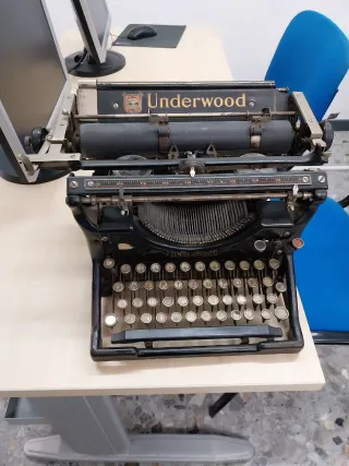 Máquina de escribir Underwood antigua