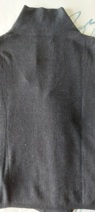 Jersey Zara gris oscuro con lazada.