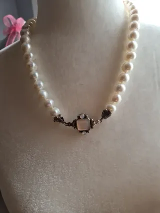 Collar de perlas con broche antiguo de plata
