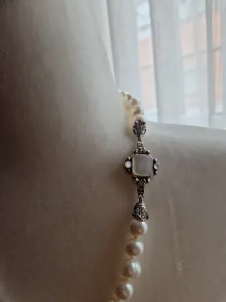 Collar de perlas con broche antiguo de plata