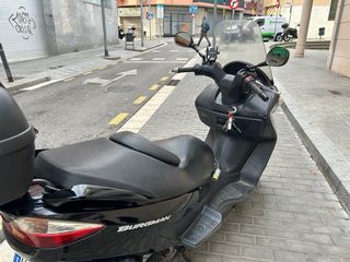1250€ Suzuki Burgman Maxi Scooter Negra 125cc
