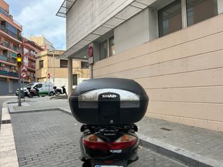 1250€ Suzuki Burgman Maxi Scooter Negra 125cc