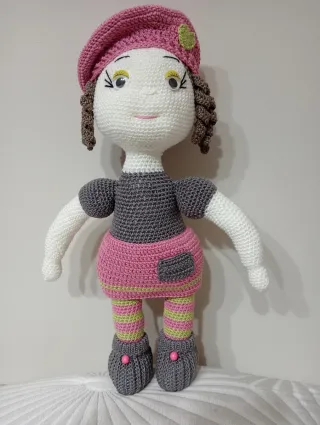 Muñeca artesanal ganchillo