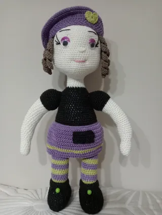 Muñeca artesanal ganchillo