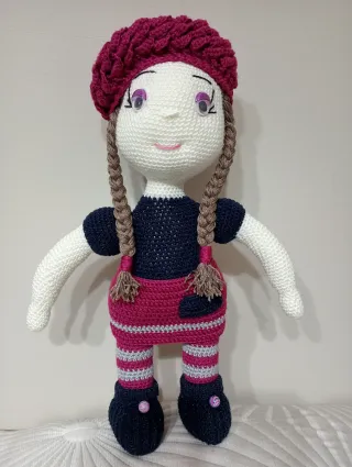 Muñeca artesanal ganchillo