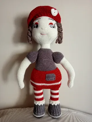 Muñeca artesanal ganchillo