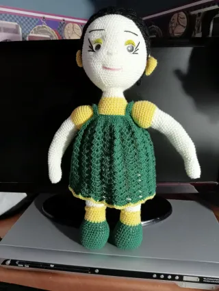 Muñeca artesanal ganchillo