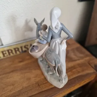 Figura Lladro campesina con burro y niño