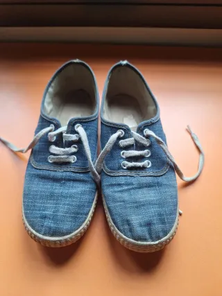 Pares zapatos y zapatillas