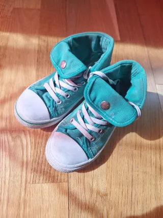 Pares zapatos y zapatillas