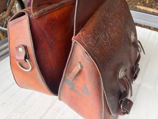 Alforjas de cuero artesanal para sporter.