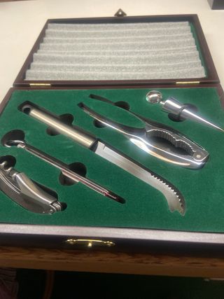 Estuche Vino y Marisco marca Montecristo