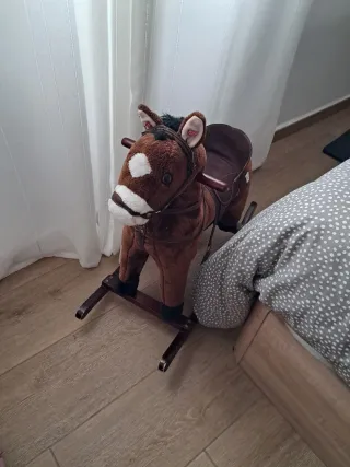 Caballo balancín marrón