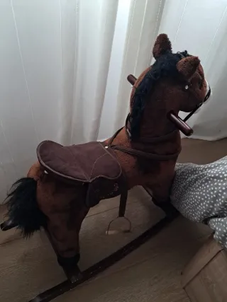 Caballo balancín marrón