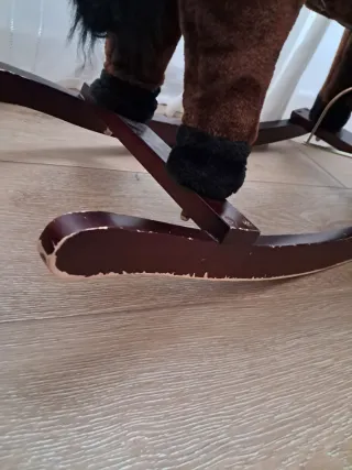 Caballo balancín marrón