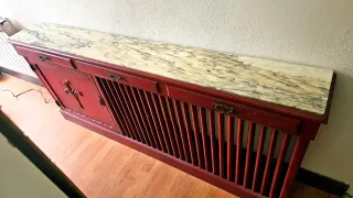 Cubre radiador de mármol y madera