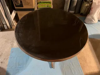 Mesa clásica redonda extensible con cristal ahumad