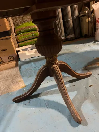 Mesa clásica redonda extensible con cristal ahumad